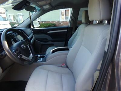 2019 Toyota Highlander LE   - Photo 14 - Uncasville, CT 06382