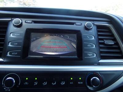 2019 Toyota Highlander LE   - Photo 18 - Uncasville, CT 06382
