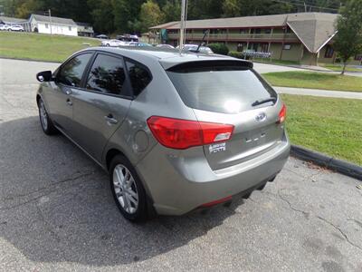 2011 Kia Forte5 EX   - Photo 5 - Uncasville, CT 06382