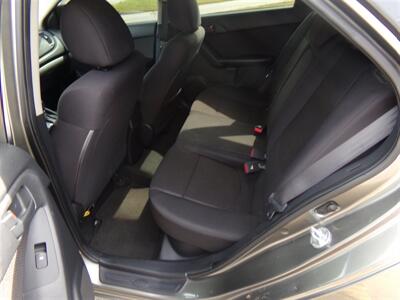 2011 Kia Forte5 EX   - Photo 11 - Uncasville, CT 06382
