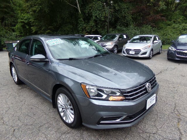 2017 Volkswagen Passat 1.8T SE  