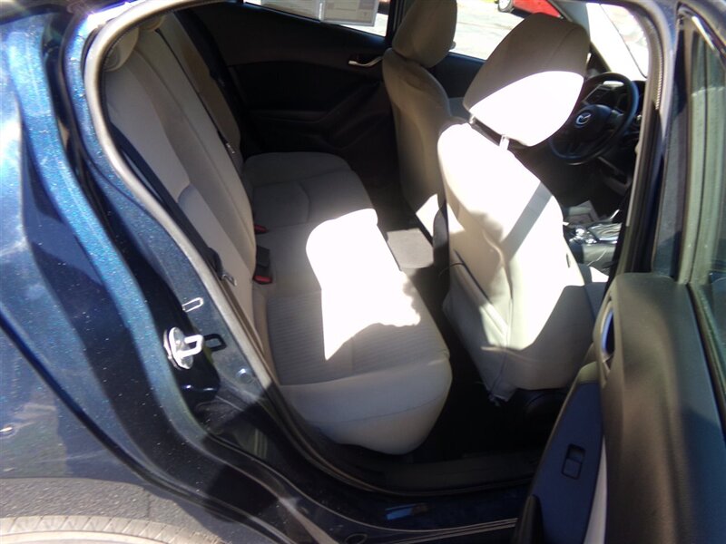 2015 Mazda Mazda3 i Sport   - Photo 12 - Groton, CT 06340
