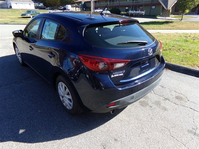 2015 Mazda Mazda3 i Sport   - Photo 5 - Groton, CT 06340