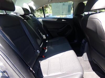 2017 Volkswagen Jetta 1.4T SE   - Photo 10 - Uncasville, CT 06382