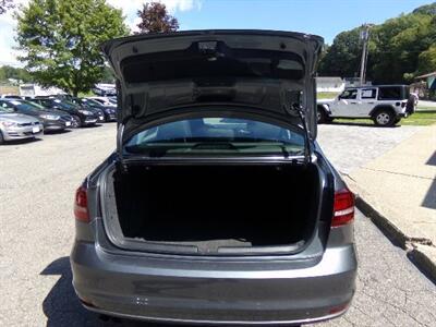 2017 Volkswagen Jetta 1.4T SE   - Photo 9 - Uncasville, CT 06382