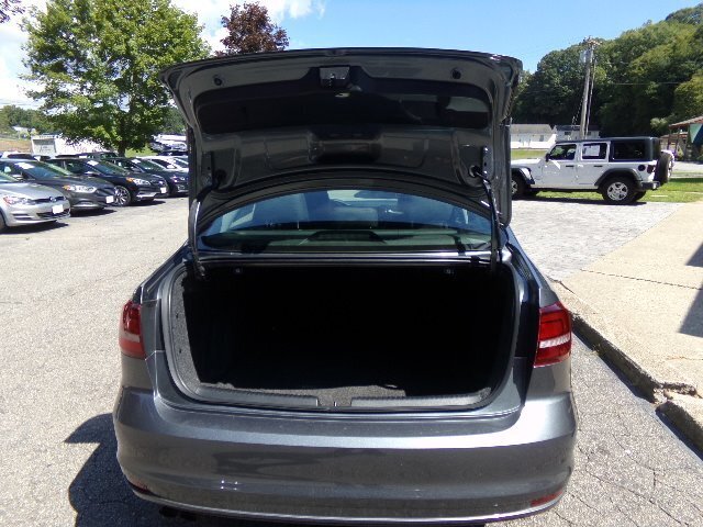 2017 Volkswagen Jetta 1.4T SE - Photo 9 - Groton, CT 06340