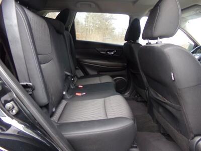 2017 Nissan Rogue SV   - Photo 10 - Uncasville, CT 06382