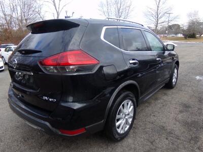 2017 Nissan Rogue SV   - Photo 7 - Uncasville, CT 06382