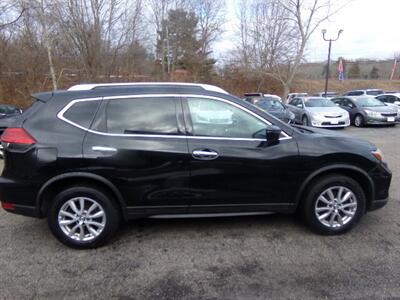 2017 Nissan Rogue SV   - Photo 8 - Uncasville, CT 06382