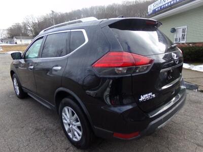 2017 Nissan Rogue SV   - Photo 5 - Uncasville, CT 06382