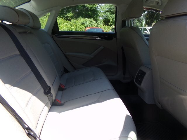 2017 Volkswagen Passat 1.8T SE - Photo 11 - Groton, CT 06340