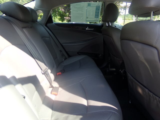 2012 Hyundai SONATA Limited - Photo 10 - Groton, CT 06340