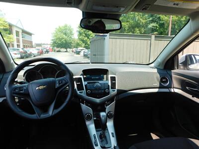 2016 Chevrolet Cruze Limited 1LT Auto   - Photo 2 - Northfield, IL 60093