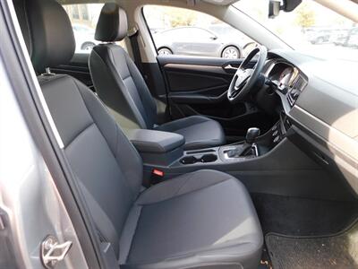 2020 Volkswagen Jetta SE   - Photo 3 - Northfield, IL 60093