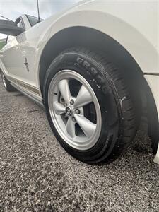 2008 Ford Mustang V6 Deluxe - Photo 11 - Roanoke, VA 24017