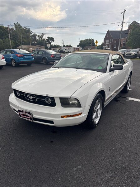 2008 Ford Mustang V6 Deluxe   - Photo 1 - Roanoke, VA 24017