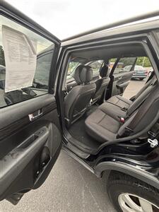 2011 Kia Sorento LX - Photo 14 - Roanoke, VA 24017