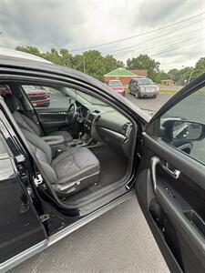 2011 Kia Sorento LX - Photo 12 - Roanoke, VA 24017