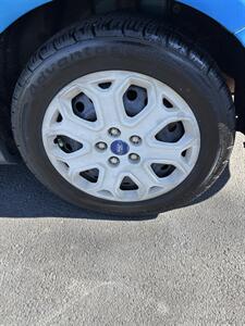 2012 Ford Focus SE   - Photo 8 - Roanoke, VA 24017