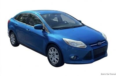2012 Ford Focus SE   - Photo 2 - Roanoke, VA 24017