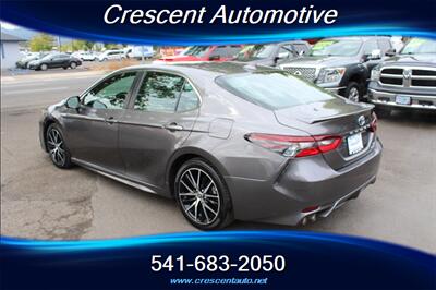 2021 Toyota Camry Hybrid SE   - Photo 8 - Eugene, OR 97402