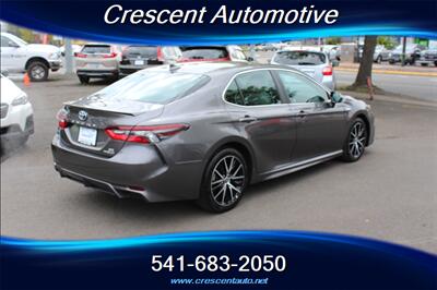 2021 Toyota Camry Hybrid SE   - Photo 6 - Eugene, OR 97402