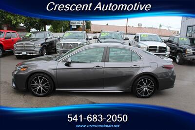 2021 Toyota Camry Hybrid SE   - Photo 9 - Eugene, OR 97402