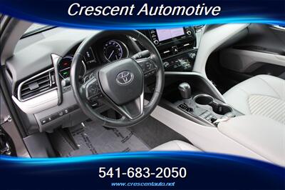2021 Toyota Camry Hybrid SE   - Photo 11 - Eugene, OR 97402