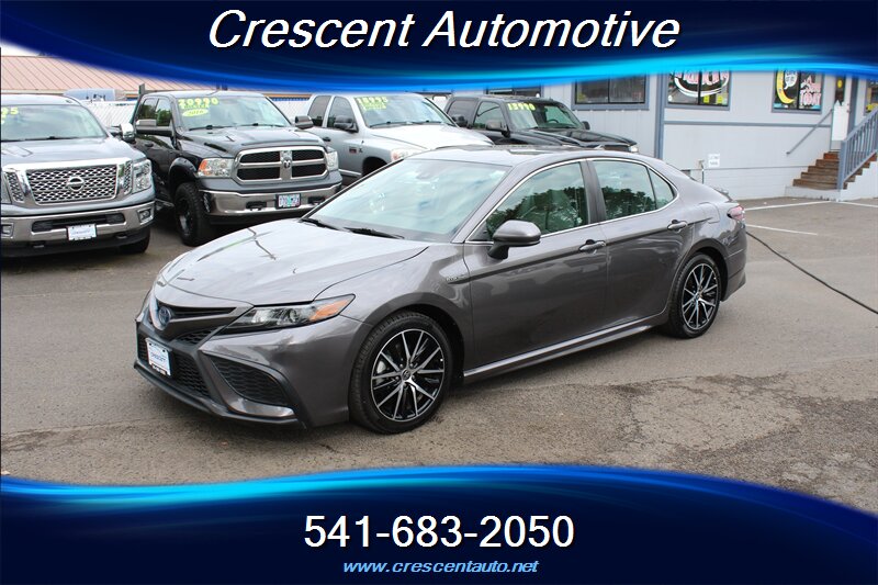 2021 Toyota Camry Hybrid SE   - Photo 1 - Eugene, OR 97402