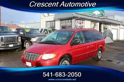2005 Chrysler Town and Country Limited - Photo 1 - Eugene, OR 97402