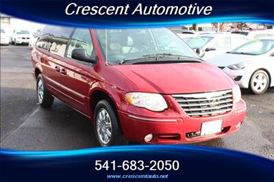 2005 Chrysler Town and Country Limited - Photo 3 - Eugene, OR 97402