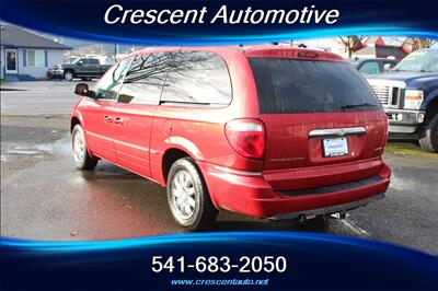 2005 Chrysler Town and Country Limited - Photo 5 - Eugene, OR 97402