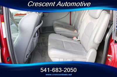 2005 Chrysler Town and Country Limited - Photo 7 - Eugene, OR 97402