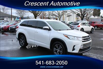 2017 Toyota Highlander LE   - Photo 4 - Eugene, OR 97402