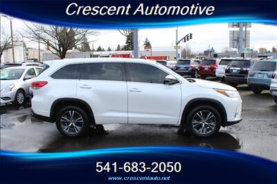 2017 Toyota Highlander LE   - Photo 5 - Eugene, OR 97402
