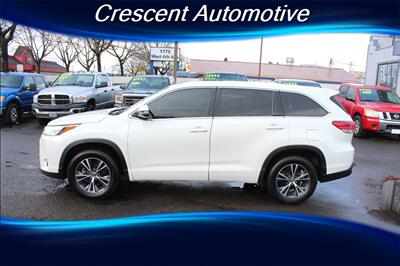 2017 Toyota Highlander LE   - Photo 9 - Eugene, OR 97402