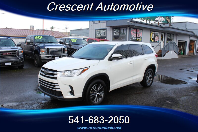 2017 Toyota Highlander LE   - Photo 1 - Eugene, OR 97402