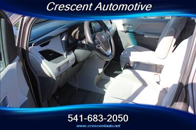 2016 Toyota Sienna LE 8-Passenger - Photo 10 - Eugene, OR 97402