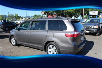 2016 Toyota Sienna LE 8-Passenger - Photo 8 - Eugene, OR 97402