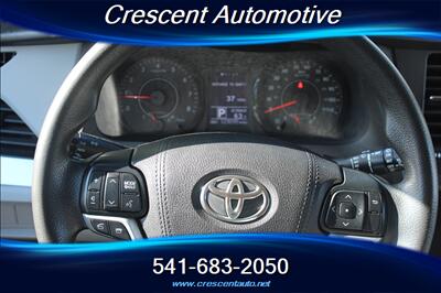 2016 Toyota Sienna LE 8-Passenger - Photo 13 - Eugene, OR 97402