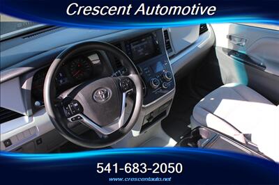 2016 Toyota Sienna LE 8-Passenger - Photo 11 - Eugene, OR 97402