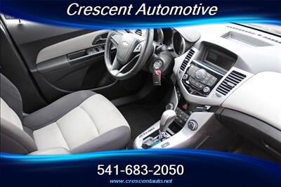 2012 Chevrolet Cruze LS   - Photo 12 - Eugene, OR 97402