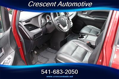 2018 Toyota Sienna SE Premium 8-Passenger - Photo 10 - Eugene, OR 97402