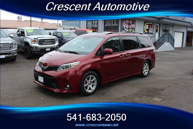 2018 Toyota Sienna SE Premium 8-Passenger   - Photo 1 - Eugene, OR 97402