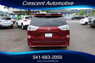 2018 Toyota Sienna SE Premium 8-Passenger - Photo 7 - Eugene, OR 97402