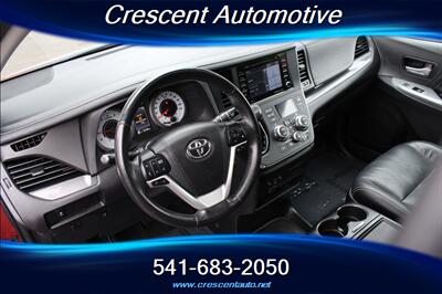 2018 Toyota Sienna SE Premium 8-Passenger - Photo 11 - Eugene, OR 97402