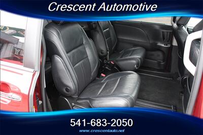 2018 Toyota Sienna SE Premium 8-Passenger - Photo 13 - Eugene, OR 97402