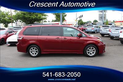 2018 Toyota Sienna SE Premium 8-Passenger - Photo 5 - Eugene, OR 97402