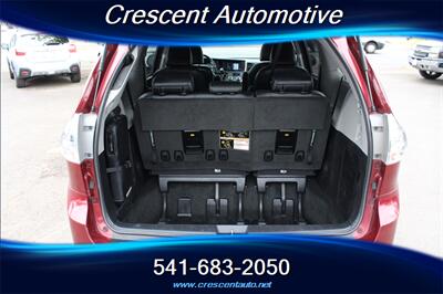 2018 Toyota Sienna SE Premium 8-Passenger - Photo 15 - Eugene, OR 97402
