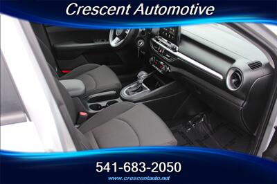 2019 Kia Forte LXS   - Photo 12 - Eugene, OR 97402